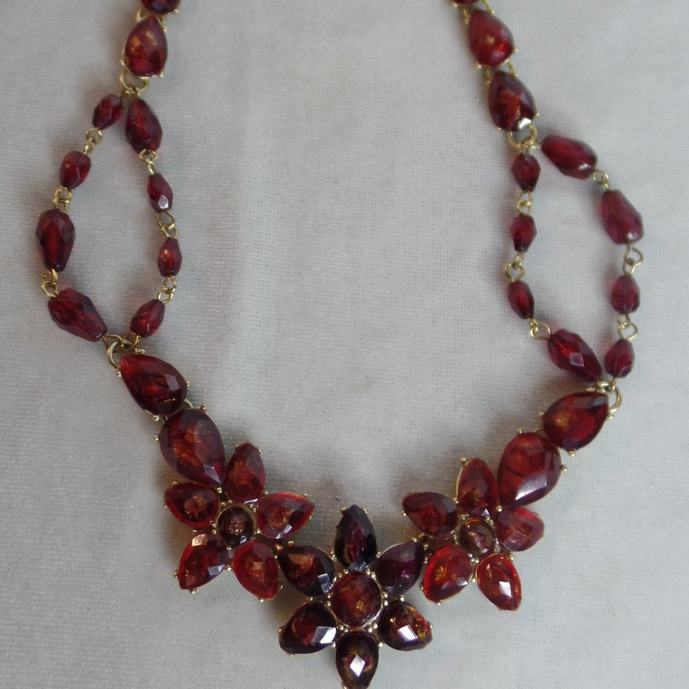 Liz Clairborne Floral Red Stones Necklace Goldtone - Picture 1 of 14
